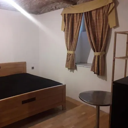 Old 2-room Souterrain Flat Apartmán