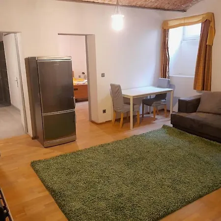 Apartmán Old 2-room Souterrain Flat