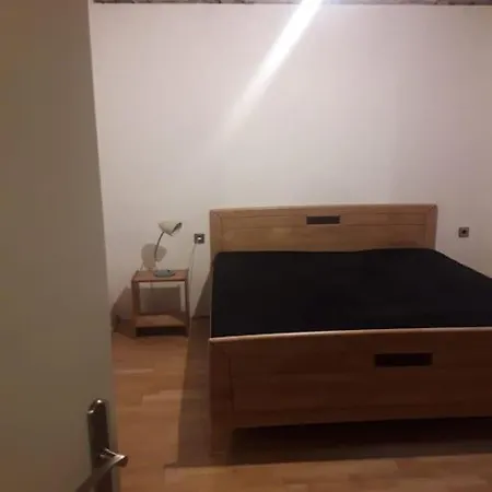 Old 2-room Souterrain Flat Apartmán *